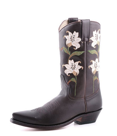 boots with embroidered flowers